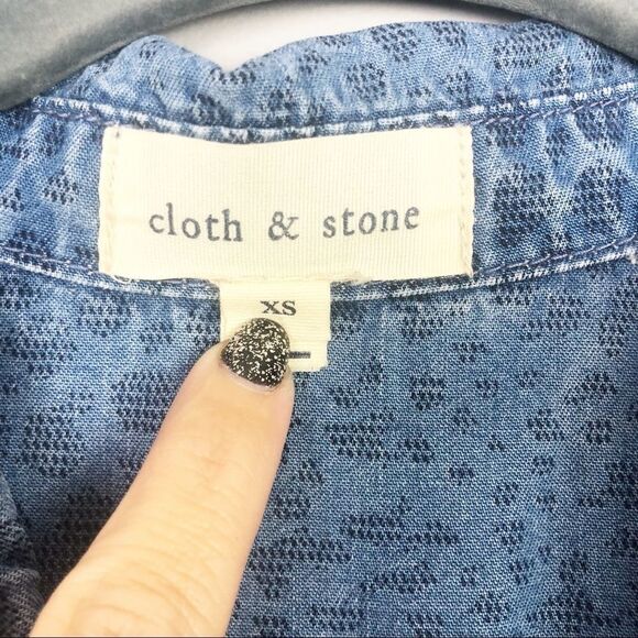 CLOTH & STONE | Animal Print Chambray Button Shirt - Picture 4 of 7